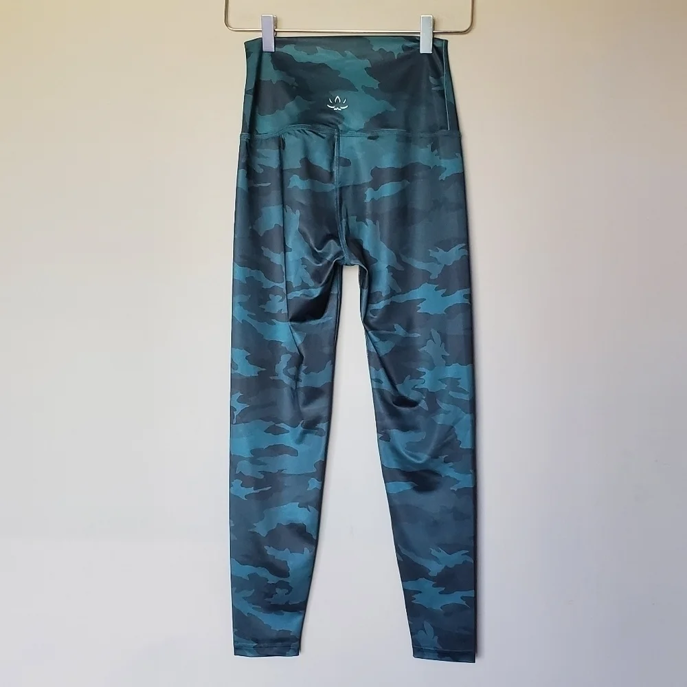 NWOT Beyond Yoga Camo High Waisted Midi Leggings